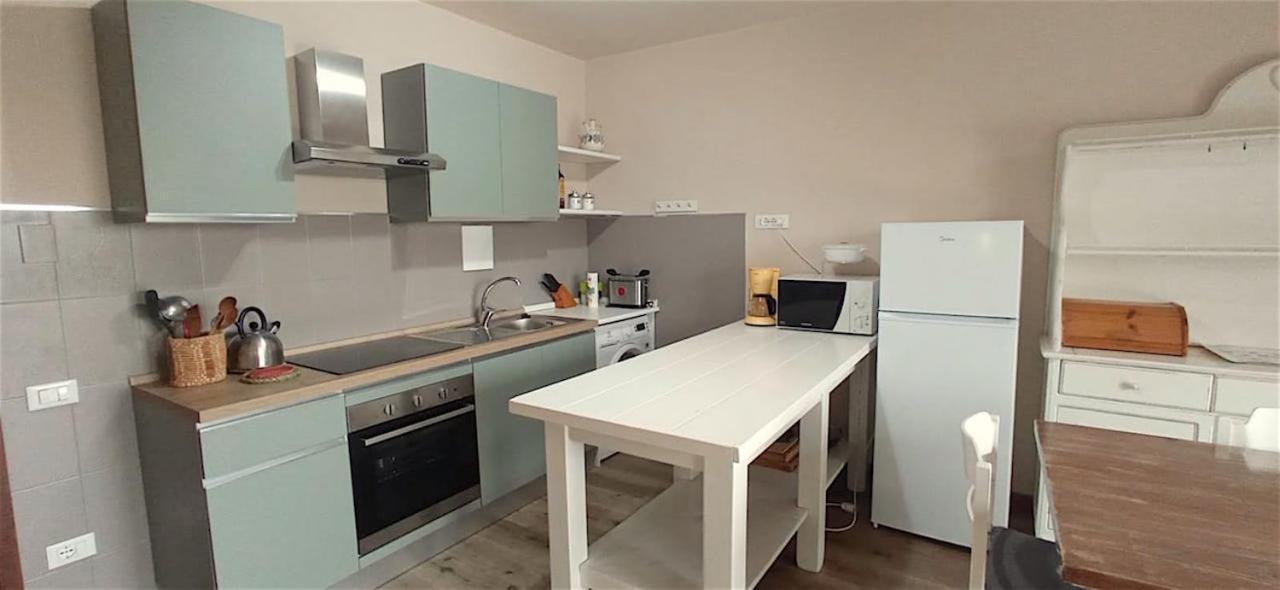 La Solaria Apartment Carmignano Luaran gambar